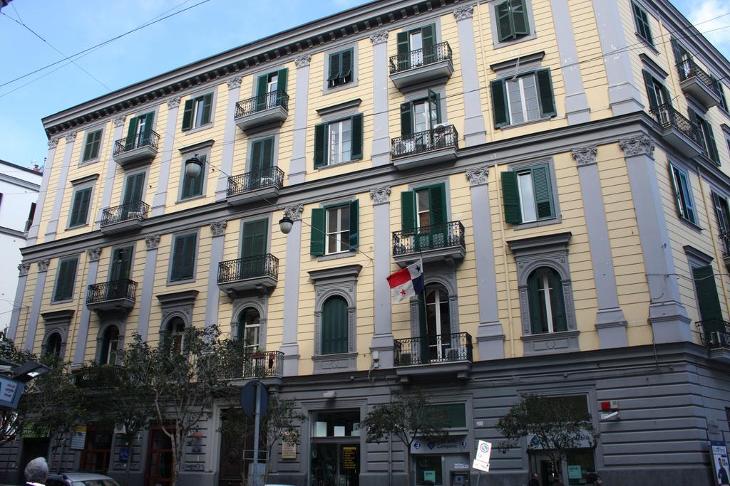 Be Italian Flat Duomo 319 Bed & Breakfast Наполи Екстериор снимка