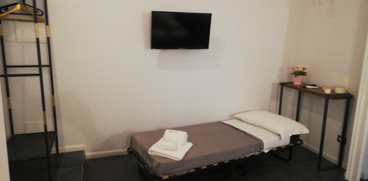 Be Italian Flat Duomo 319 Bed & Breakfast Наполи Екстериор снимка