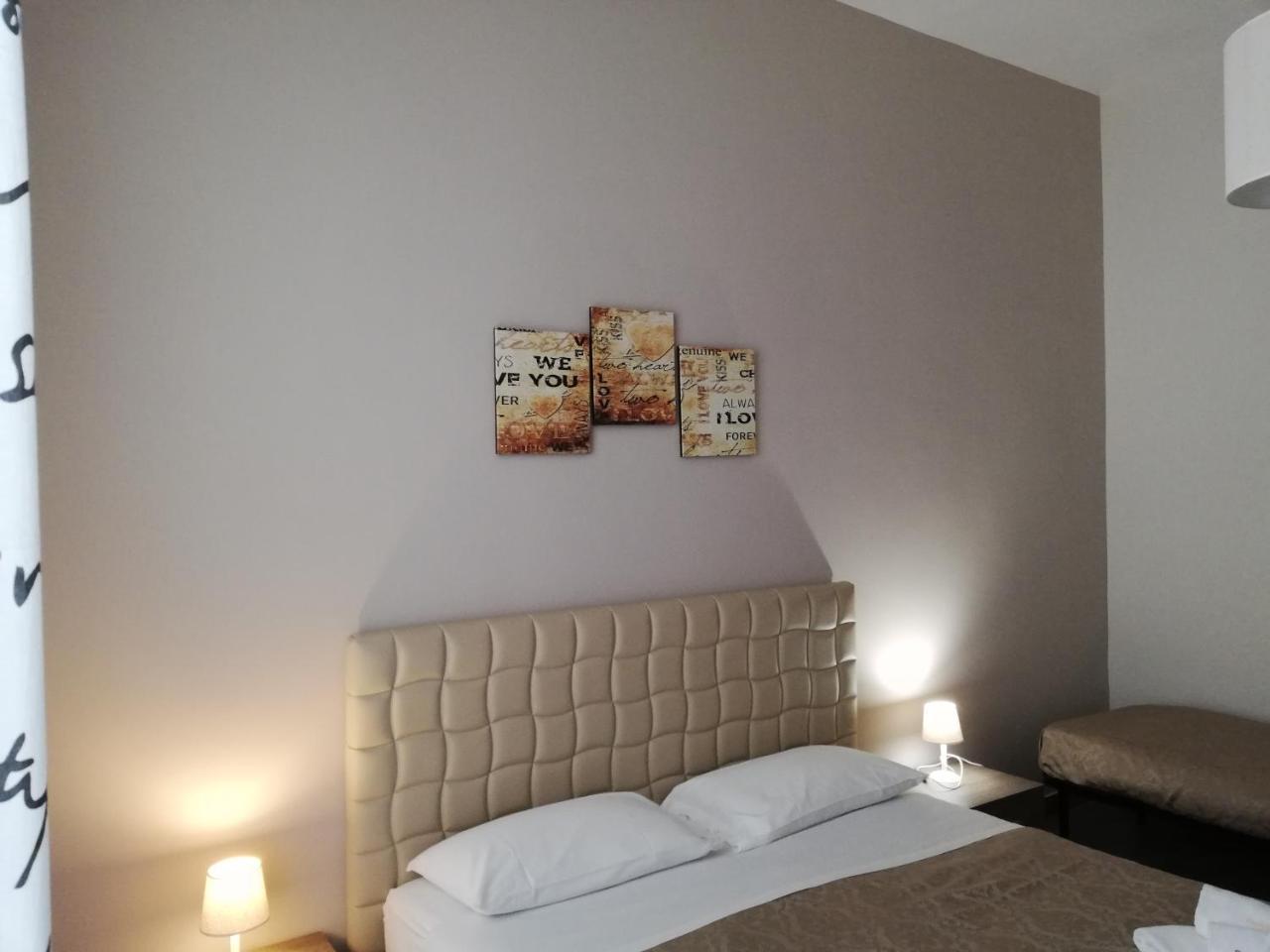 Be Italian Flat Duomo 319 Bed & Breakfast Наполи Екстериор снимка