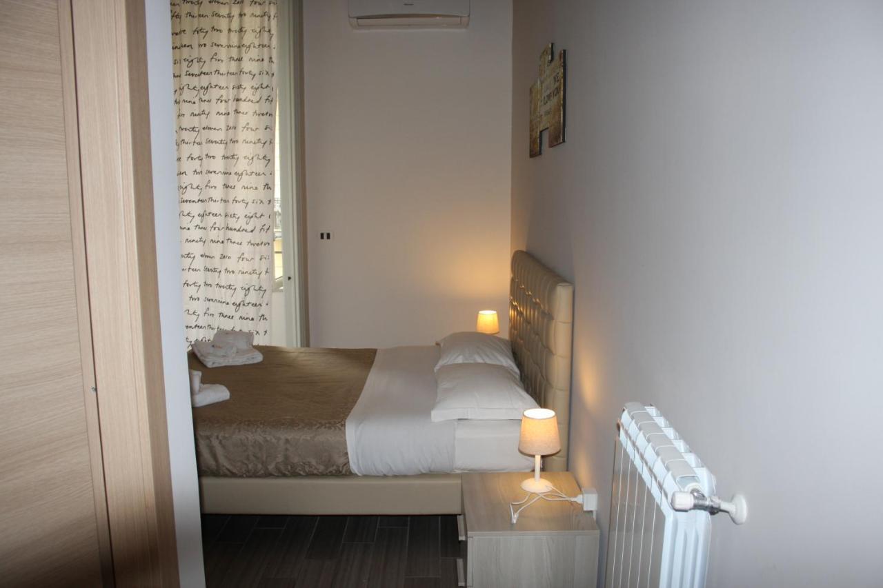 Be Italian Flat Duomo 319 Bed & Breakfast Наполи Екстериор снимка