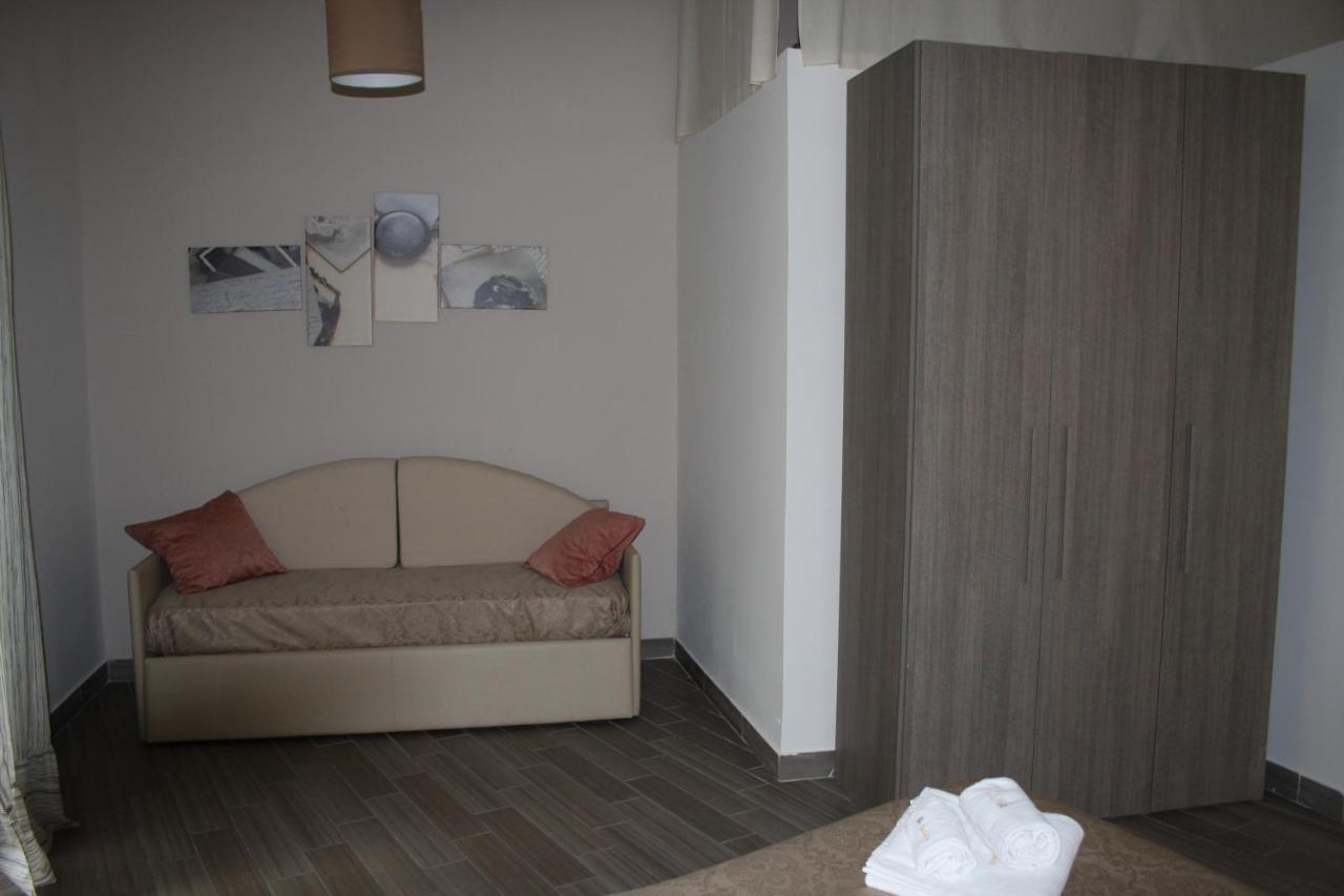 Be Italian Flat Duomo 319 Bed & Breakfast Наполи Екстериор снимка